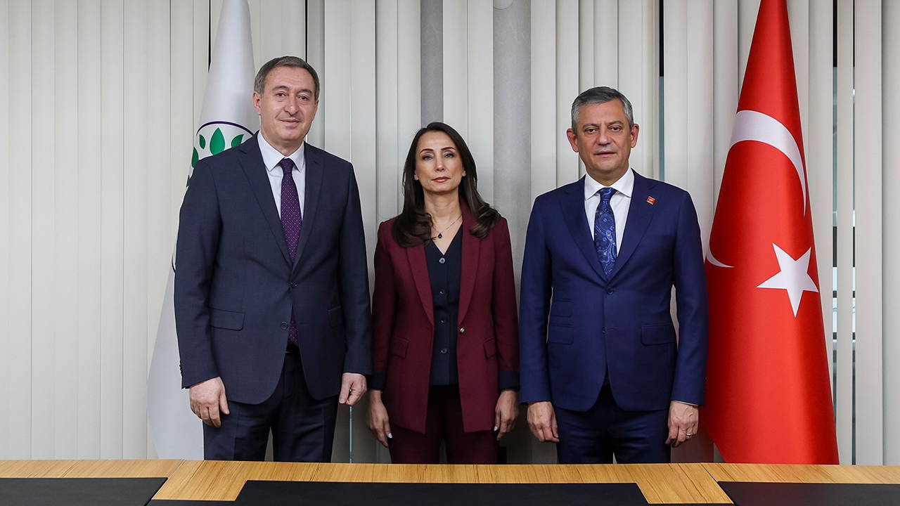 'Ara seçim' gündemli siyasi parti turu başladı: Özgür Özel'den DEM Parti'ye ziyaret