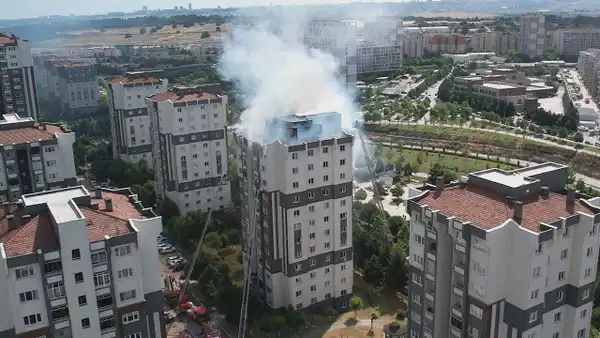 İstanbul'da binada korkutan yangın: 10 kişi hastaneye kaldırıldı!