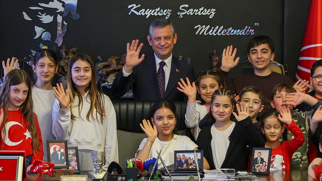 'İmamoğlu mektubu' ile tanıştılar: Özel koltuğunu Elisa'ya devretti