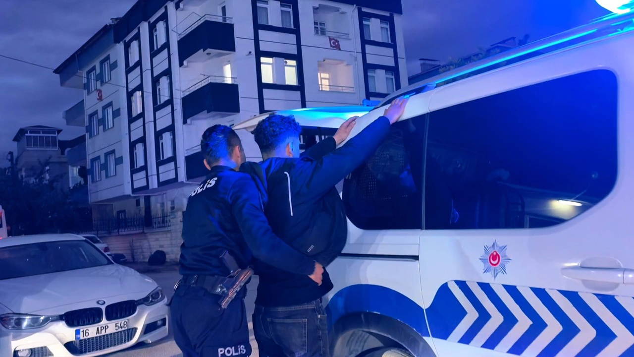 Ehliyet sınavında kopya düzeneğiyle yakalandı: Sınavlardan men edildi