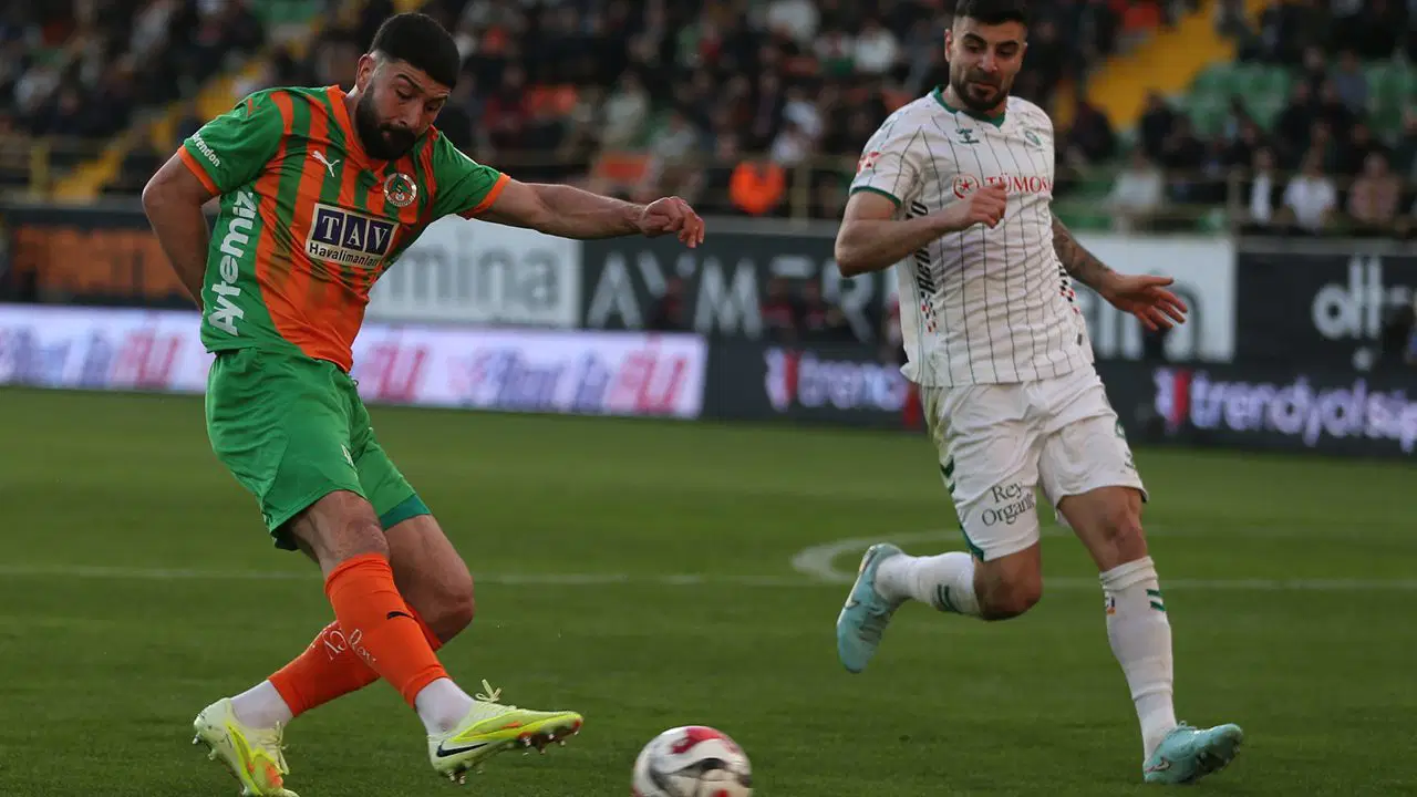 Alanyaspor'un 4 maçlık galibiyet hasreti sona erdi!