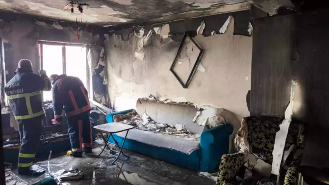 Evi ateşe verdi: Babasına telefon açıp söndürmesini istedi