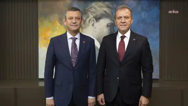 Özgür Özel, Mersin'de Vahap Seçer ve diğer belediye başkanlarını ziyaret etti