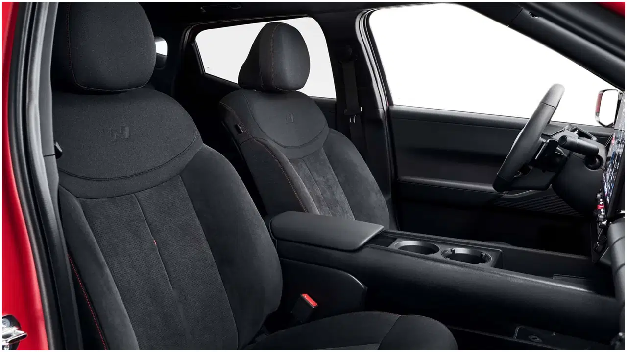 İzmit'ten dünyaya yeni elektrikli yıldız: Türkiye'de üretilecek Hyundai Ioniq 3 sahneye çıktı! 