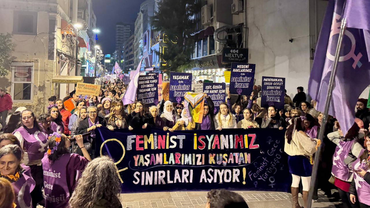 İzmir’de Feminist Gece Yürüyüşü