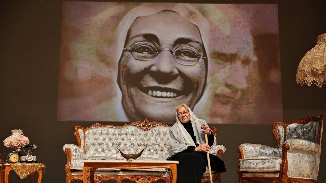 "Zamansız Kadınlar" gösterisi ayakta alkışlandı