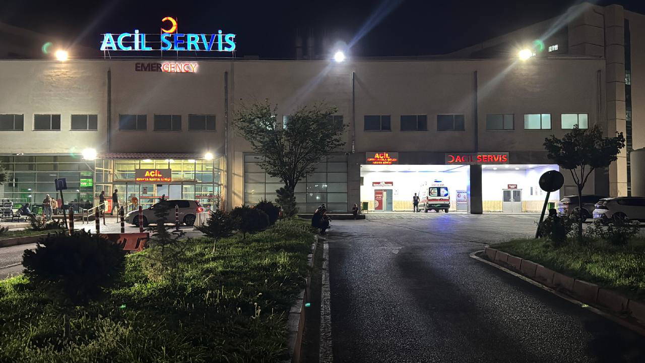 Malatya'da düğün salonunda çıkan kavga kanlı bitti: Yaralılar var!