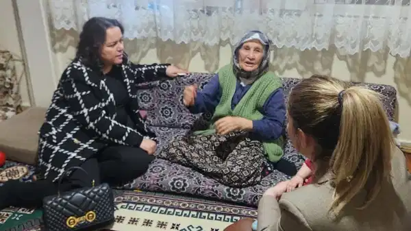 AKP'li Ök'ün 2 bin euroluk çantasıyla Ramazan ziyaretine CHP'den tepki: 'Vatandaşla iç içe değilsiniz'