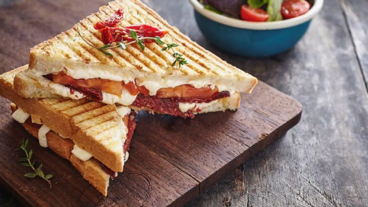 Ünlü zincir restoranda gıda zehirlenmesi iddiası: Son kullanma tarihi geçmiş ürünler tespit edildi!