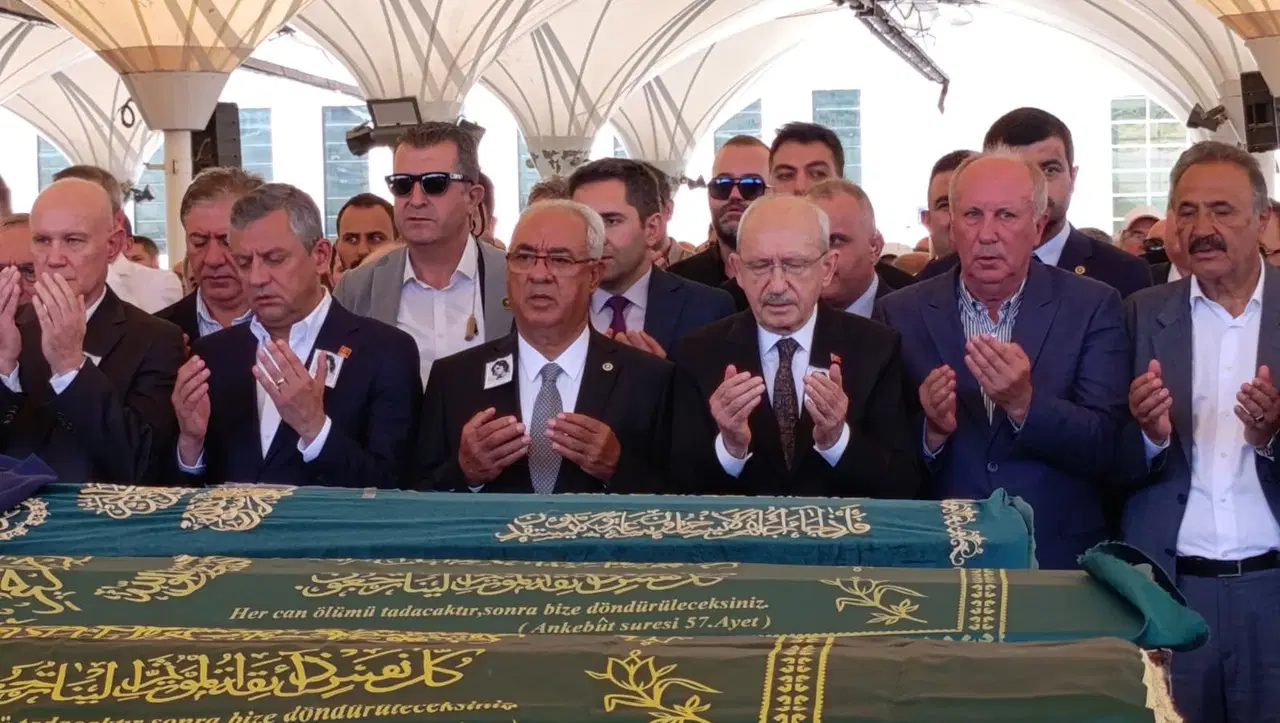 Kılıçdaroğlu ve Özel, Olcay Baykal'ın cenazesinde yan yana