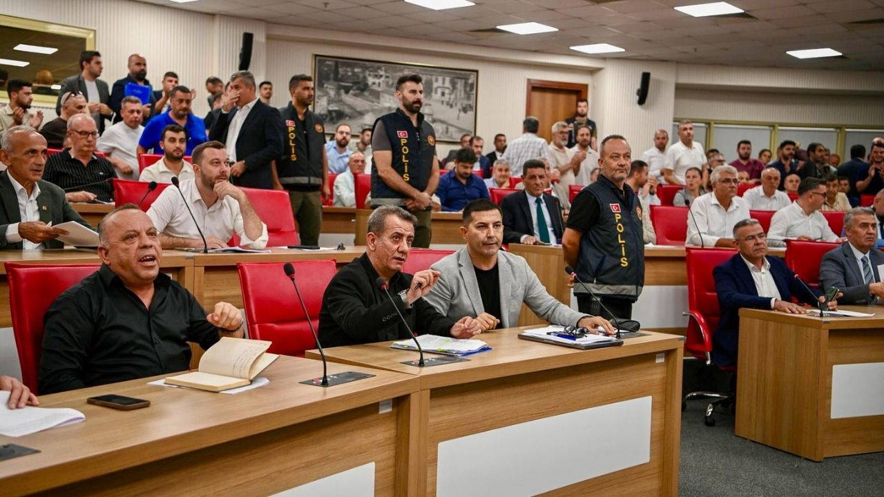 Özlem Çerçioğlu’nun belediye meclisini yönetme şekline suç duyurusu