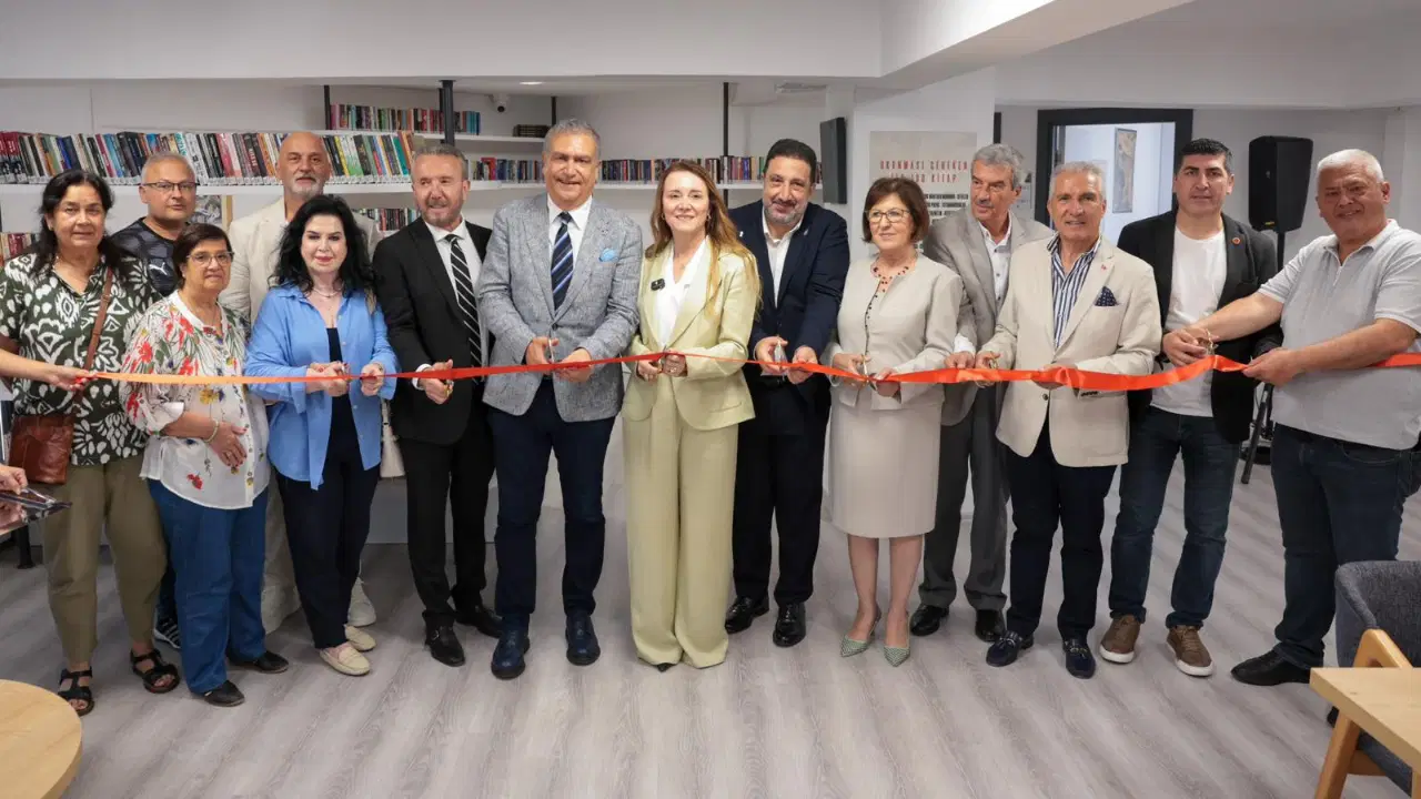 Konak’ta iki Cumhuriyet Kütüphanesi daha hizmete açıldı