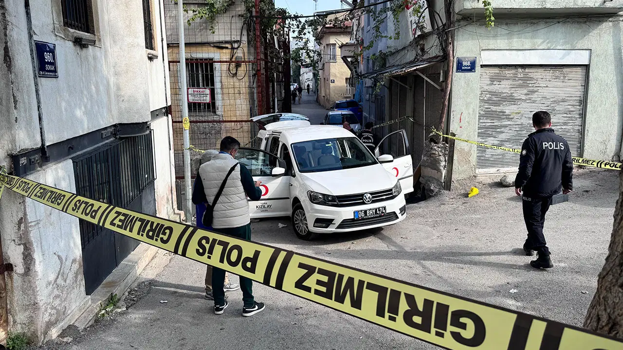 Kızılay personeli yemek dağıtırken vuruldu