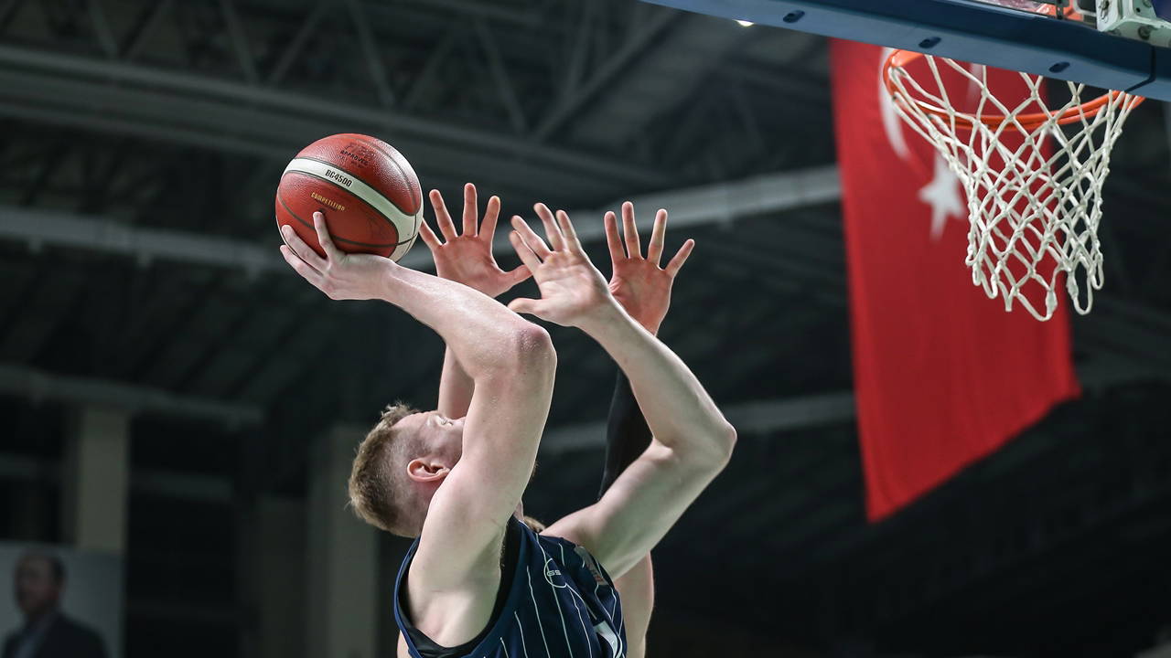 Anadolu Efes, Monaco deplasmanında