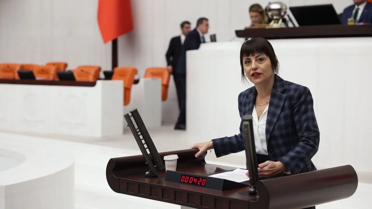 DEM Partili Konukçu’dan Vakıf Üniversitelerinde maaş kesintileri için soru önergesi