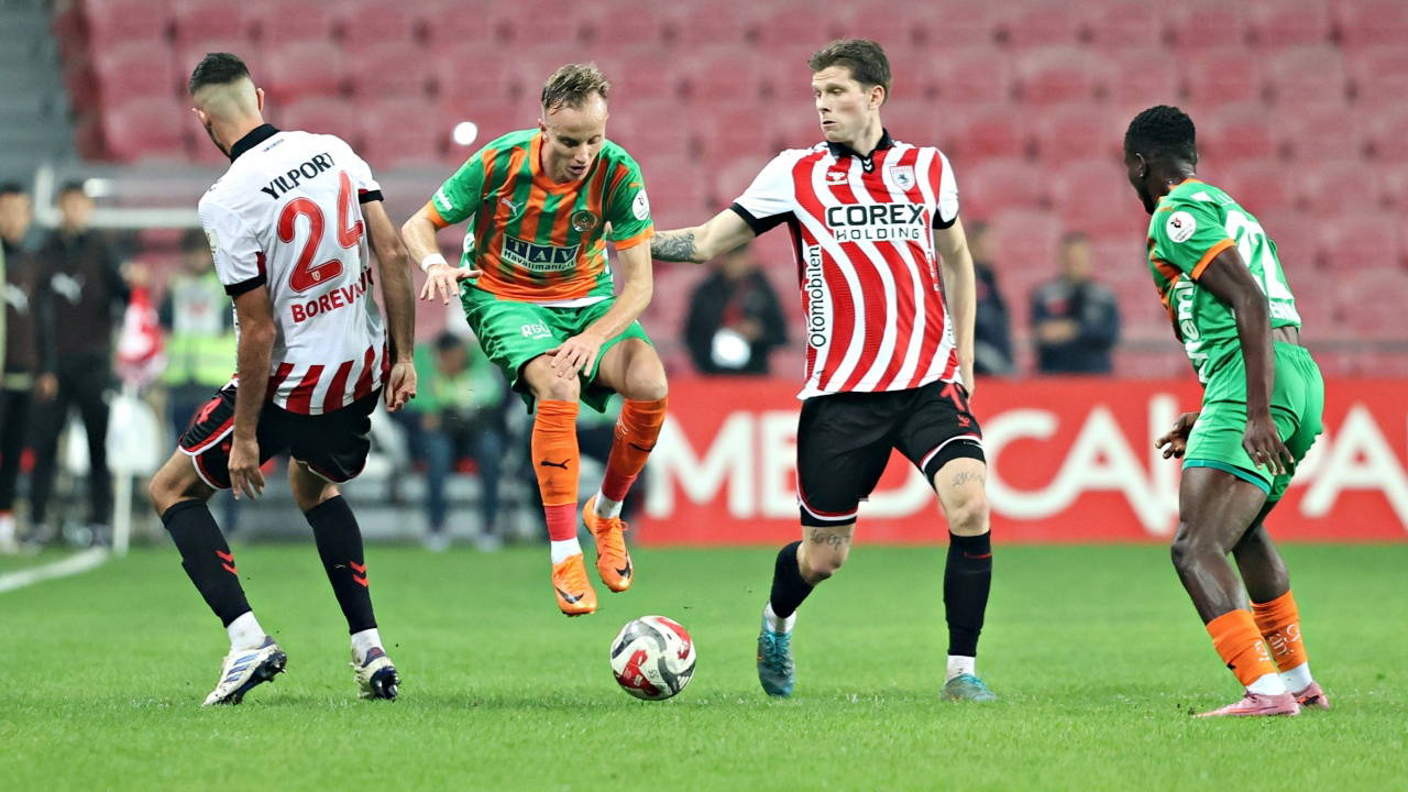 Alanyaspor, Samsunspor deplasmanında puanı uzatmalarda kurtardı!