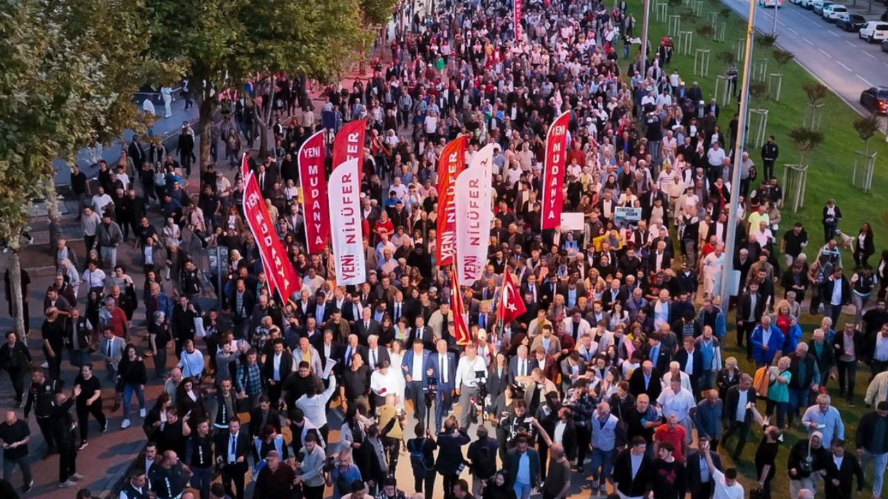 Özgür Özel Bursa’da binlerle buluştu, Erdoğan'a seslendi 'Gel Bursa’da