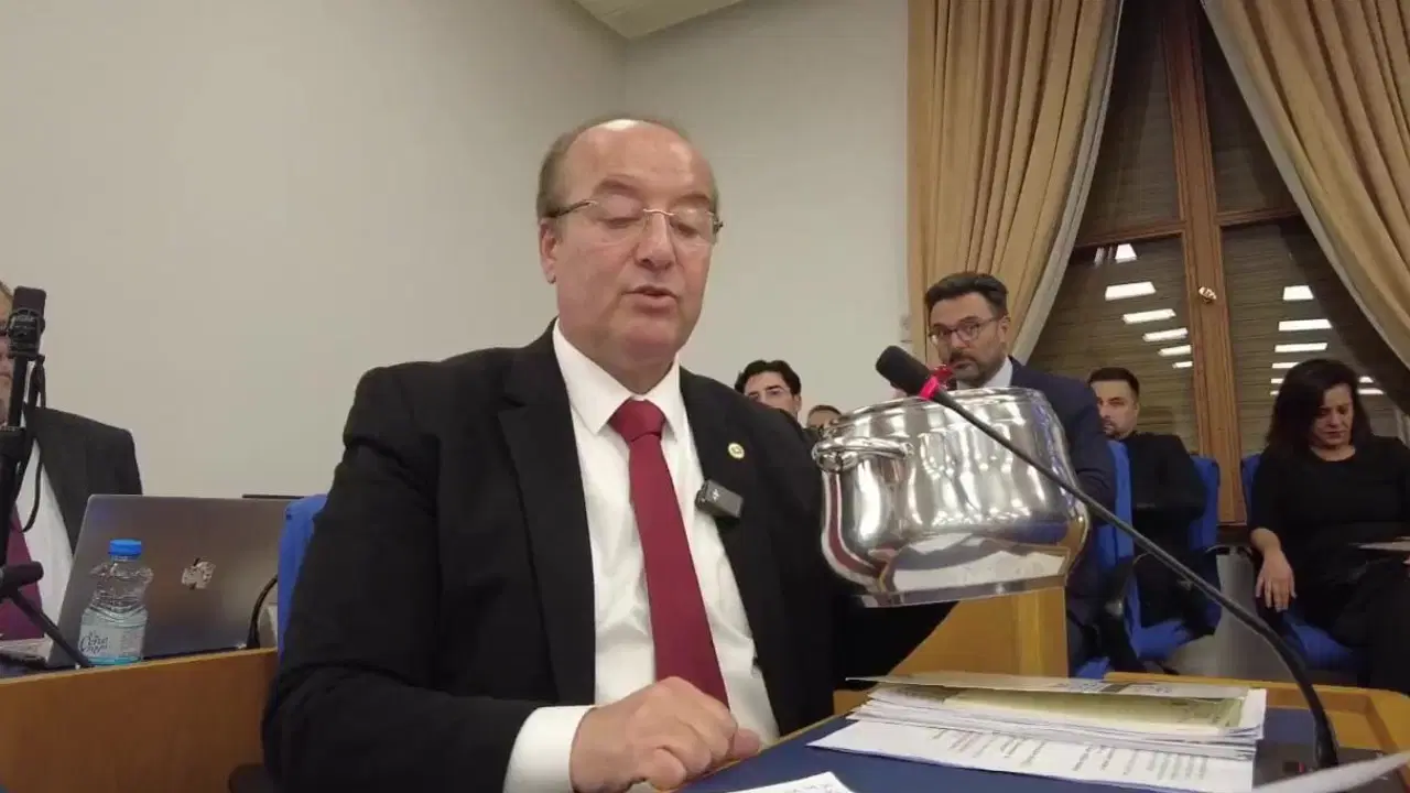 TBMM’de boş tencere protestosu: 'Bu tencere Türkiye'nin gerçeği!'