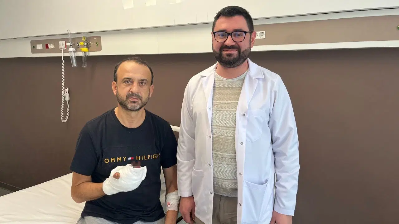 Kopan parmağını buz poşetine koyup yurt dışından Türkiye'ye geldi