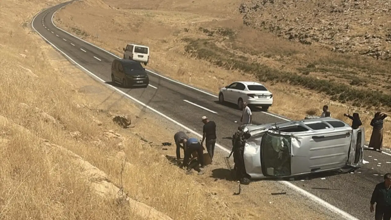 Hafif ticari araç takla attı: 2 çocuktan biri öldü diğeri yaralandı