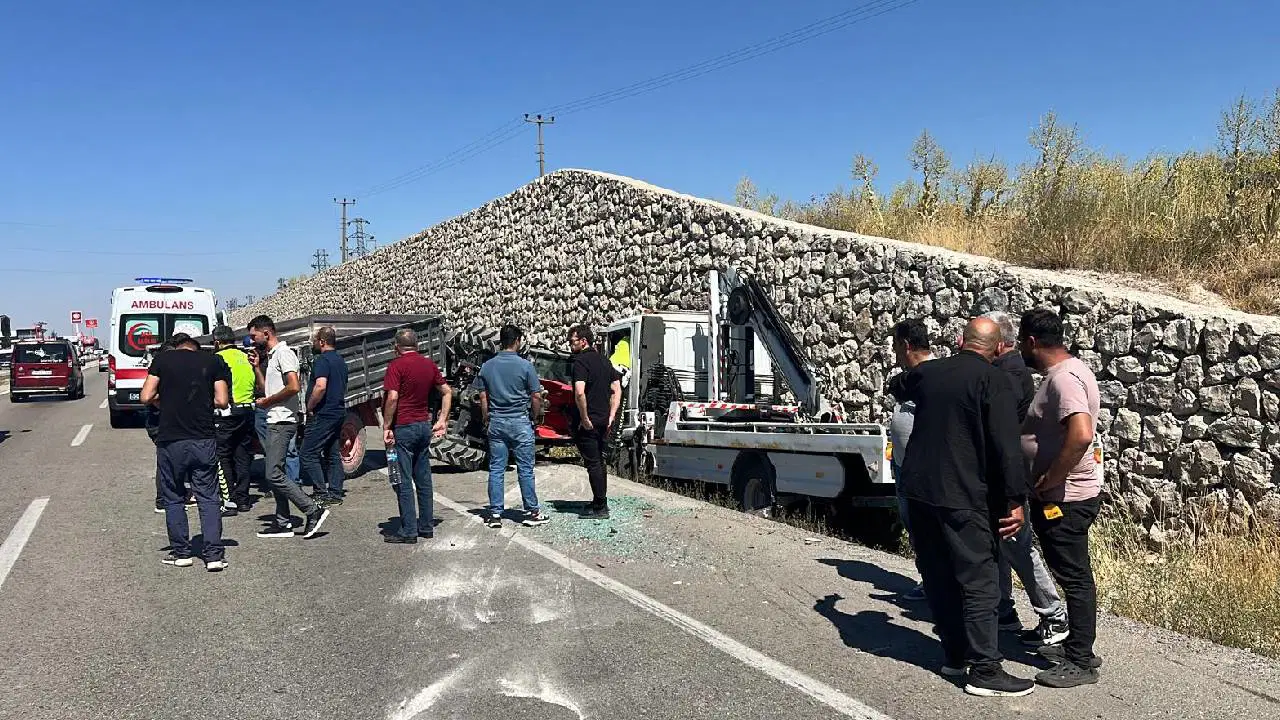 Nevşehir'de çekici ile traktör çarpıştı: 4'ü çocuk 6 kişi yaralandı