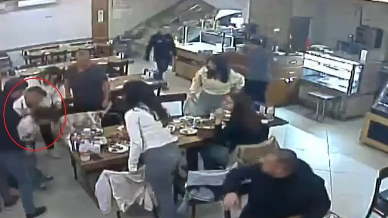 Restoranda nefes borusuna yiyecek kaçan çocuğu, Heimlich manevrasıyla kurtardı