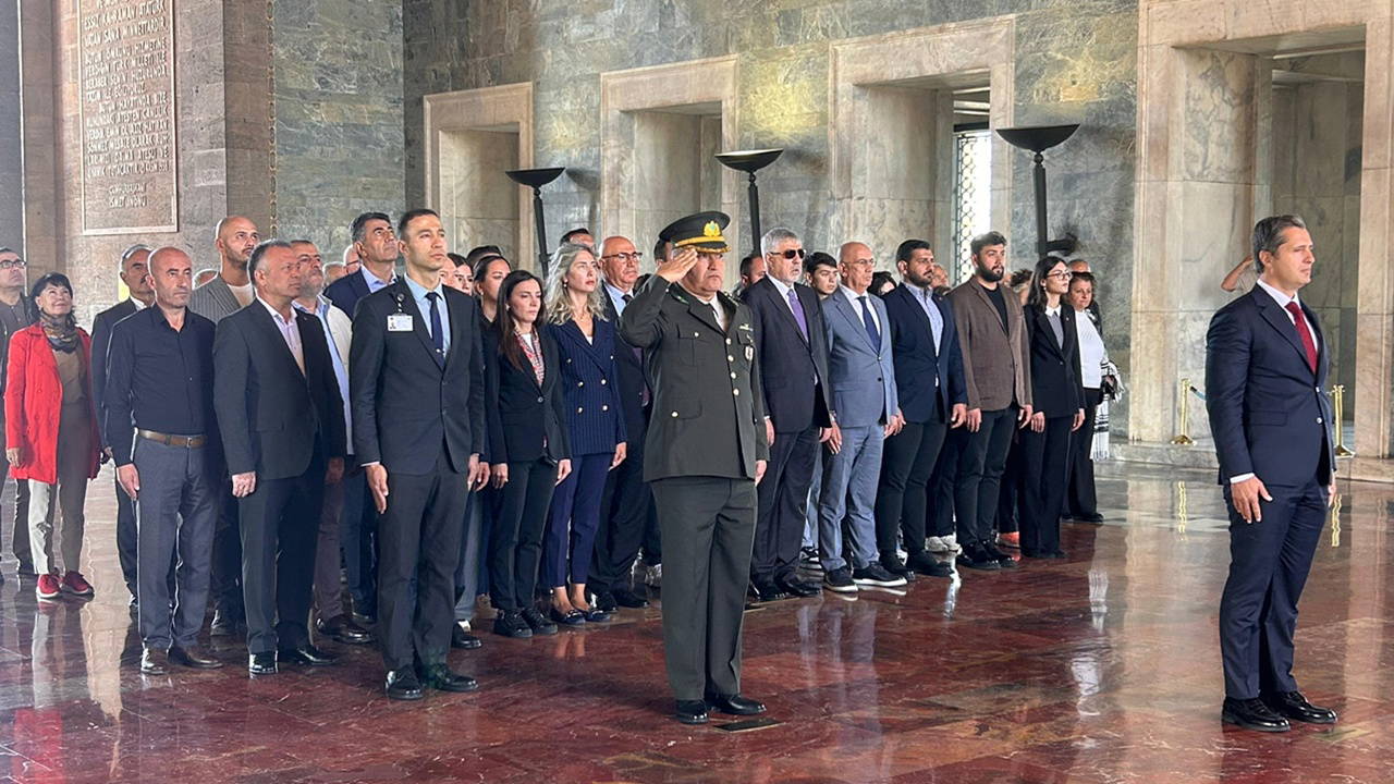 CHP heyeti kurultay öncesi Anıtkabir'de