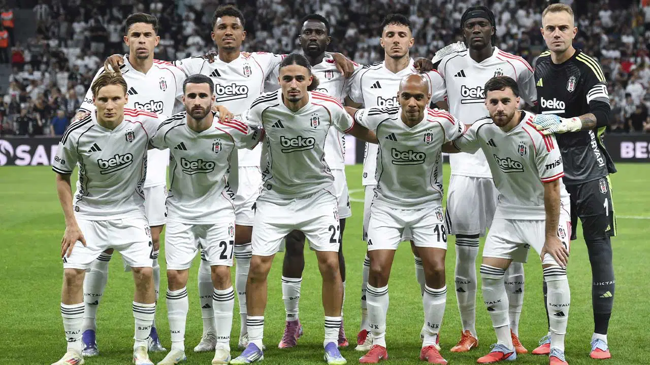 Beşiktaş tribünlerinden çok sert tepki!