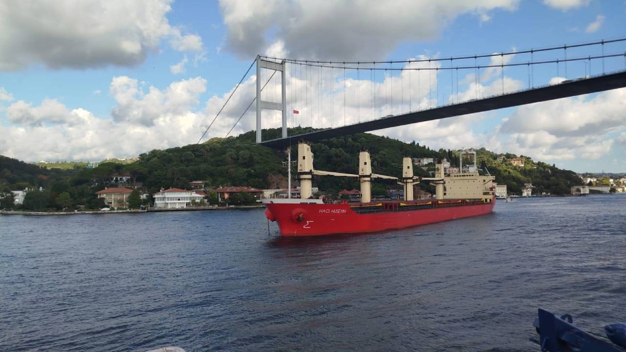 İstanbul Boğazı'nda gemi trafiği çift yönlü askıya alındı