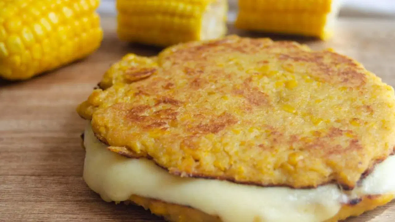 Kolombiya mutfağının mısır ekmeği: Arepas de Choclo