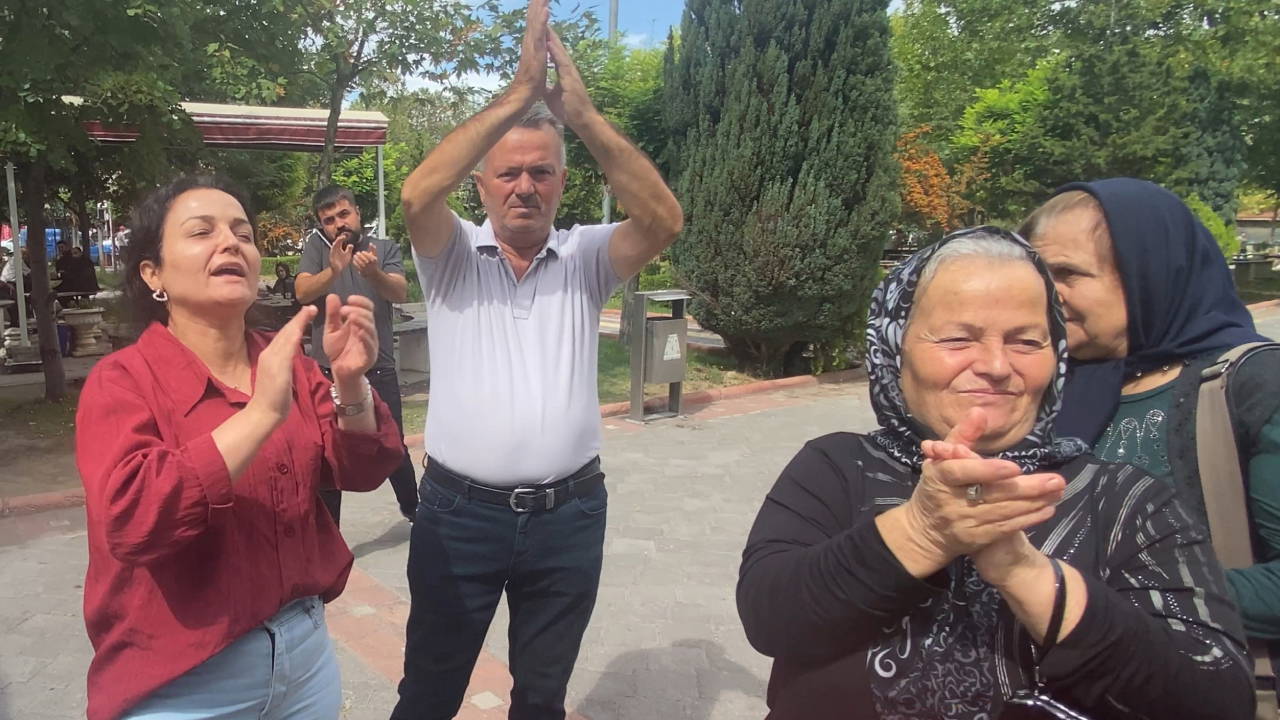 Oğullarının katiline 26 yıl hapis kararını, 'yaşasın adalet' diyerek alkışladılar