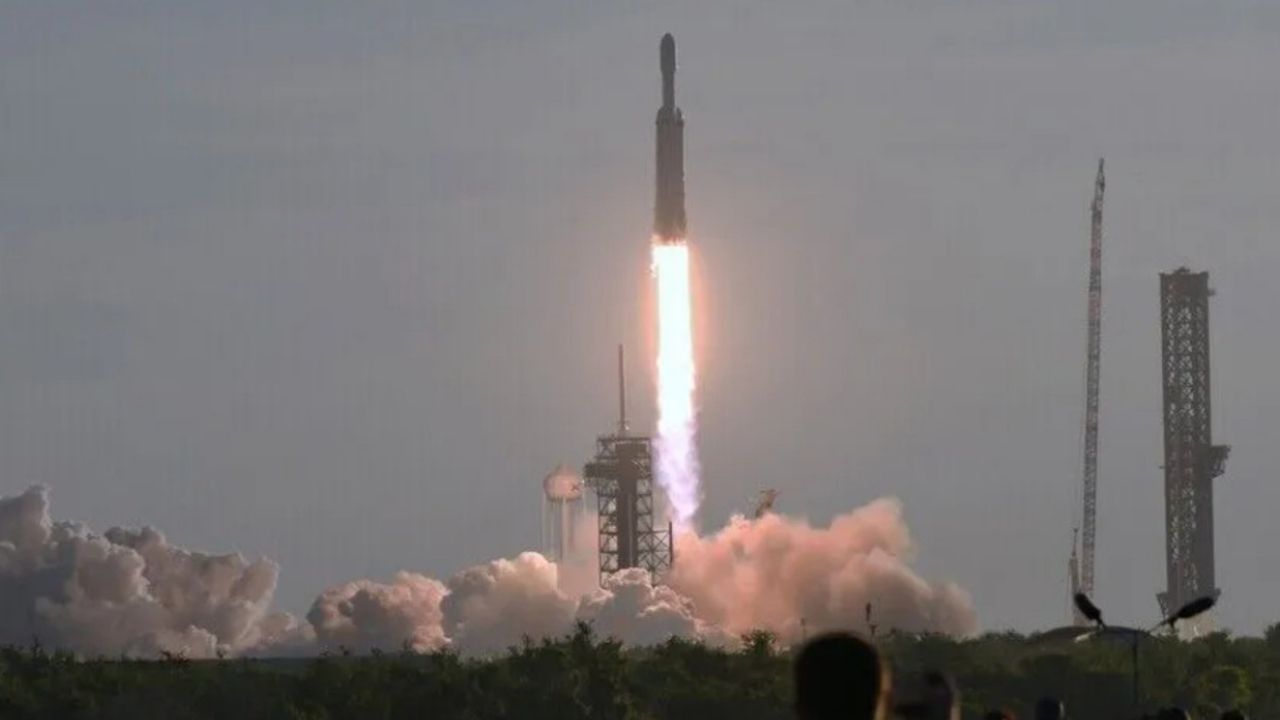 NASA evrenin gizemini çözmek için düğmeye bastı: Evrenin genişleme sırrını çözecek teleskop yörüngeye fırlatıldı