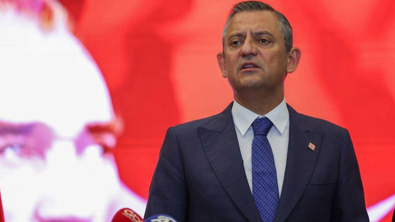 Özgür Özel'i hedef alan Yeni Akit'e CHP'den yanıt