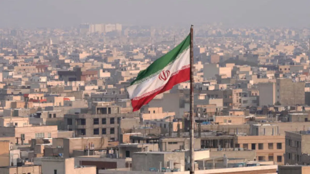 İran devlet medyası duyurdu: Hamaney'in aile üyeleri de hayatını kaybetti!