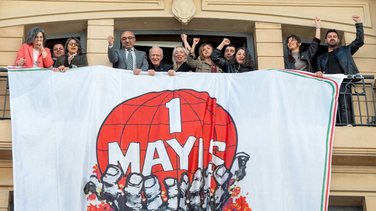 İstanbul Barosu binasına 1 Mayıs pankartı asıldı: 'Halkın ekmeğidir adalet'