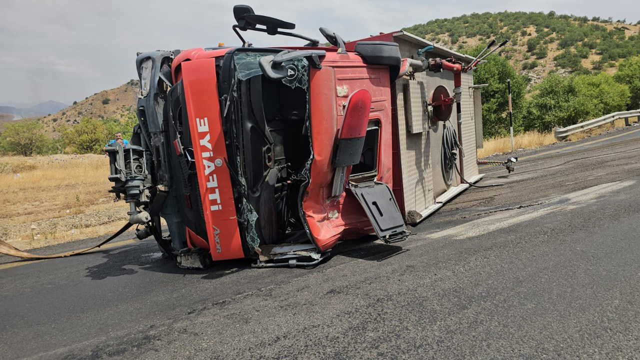 Diyarbakır'da yangına giden itfaiye aracı devrildi: 1’i ağır 3 yaralı