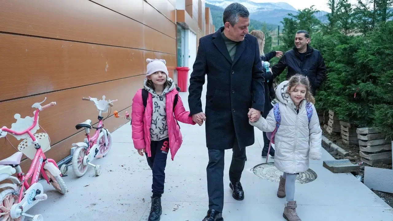 Özgür Özel, Ferdi Zeyrek’in kızlarına verdiği sözü tuttu