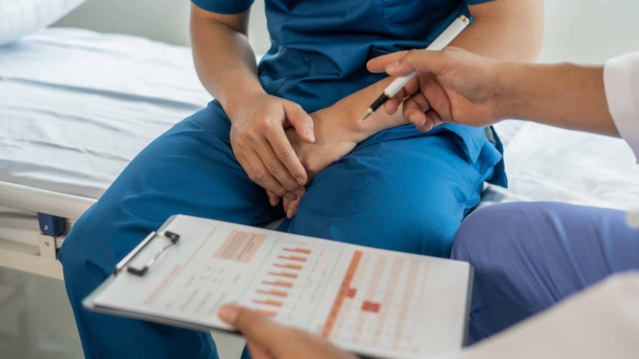 Kendi kendine muayene hayat kurtarıyor: Testis kanserinde erken tanı rehberi