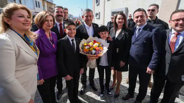 Özgür Özel, Sivrihisar'da: 'Çiftçinin yüzünü güldürecek bir iktidar gelecek'