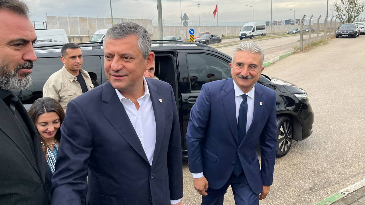 Özgür Özel ve YENİ Parti heyeti, Mustafa Bozbey'i cezaevinde ziyaret etti