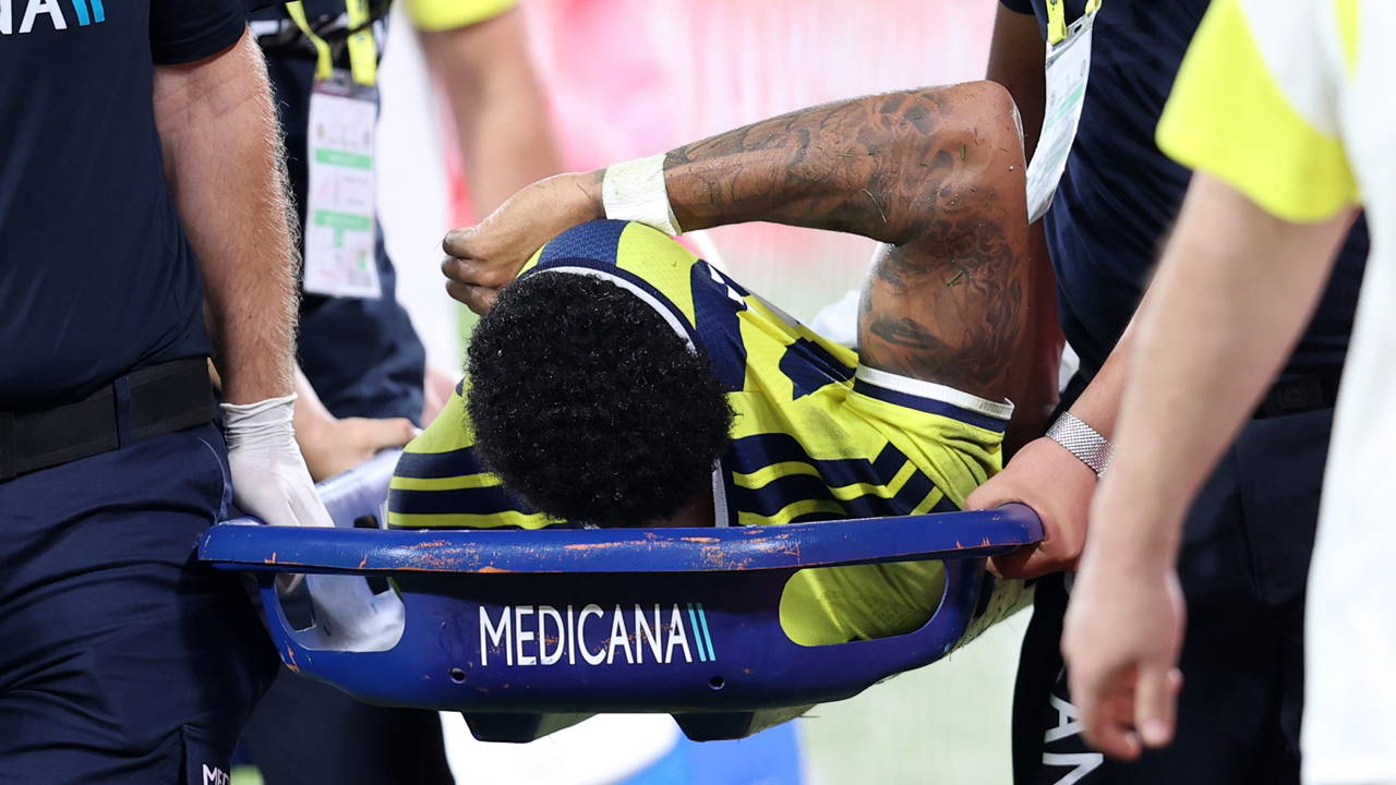 Sturm Graz maçında sakatlanmıştı... Fenerbahçe, Jayden Oosterwolde için kötü haberi duyurdu