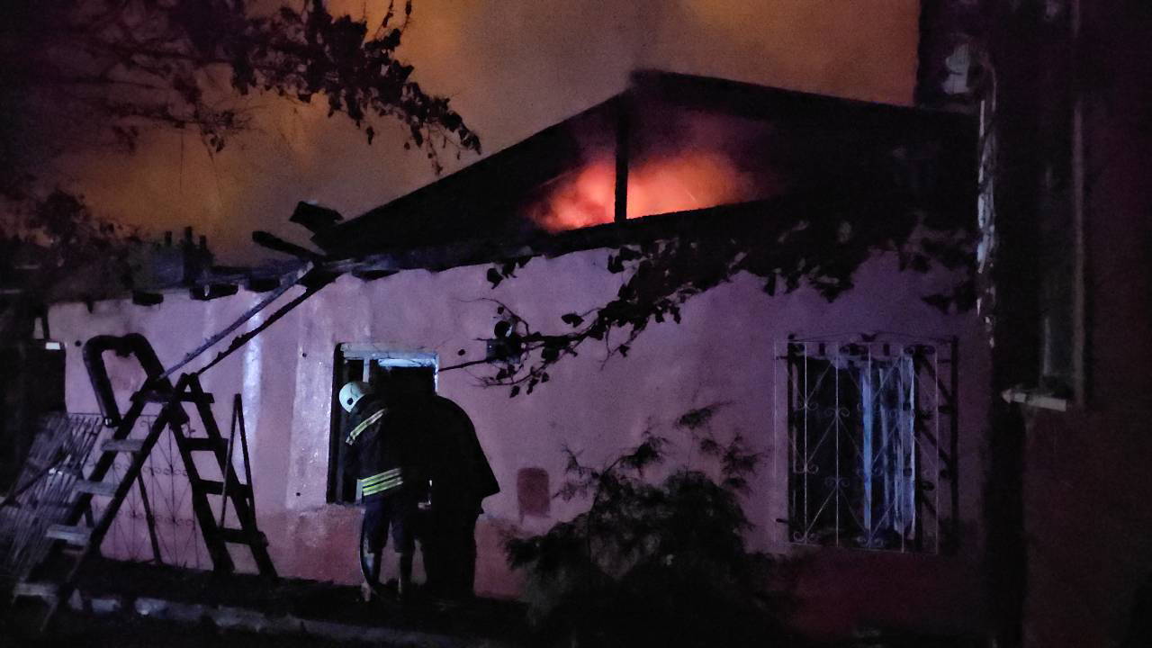 Erzincan'da müstakil evde yangın: 4 kişi kurtarıldı