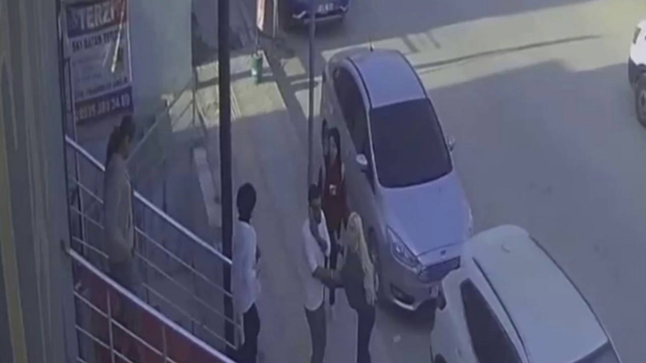 Hatay'da 3.9 büyüklüğünde deprem: Yurttaşların panik anları kamerada