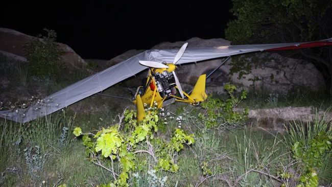 ‘Microlight’ zorunlu iniş yaptı: Pilot ve yolcu yaralandı
