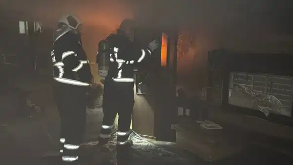 Karabük’te apartman yangını: 2 kişi dumandan etkilendi