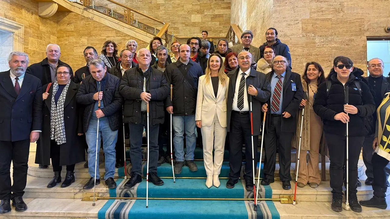 Görme engeliler CHP Grup Toplantısı'na katıldı: CHP'li Nazlıaka'dan 'yasa' çağrısı