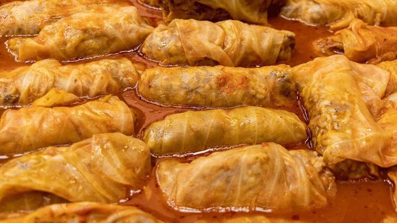 Lezzeti garantili etli lahana sarması: MasterChef etli lahana sarması tarifi...