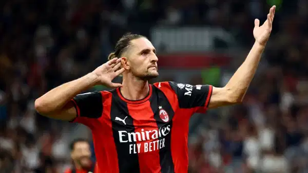 Milan üç puanı 3 golle aldı: Beş maçlık seri yakaladı!