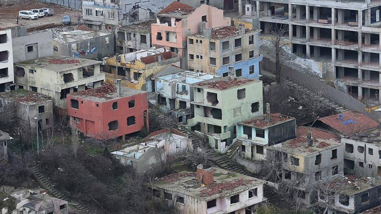 Hazine arazilerini evsiz kent yoksullarına yüksek bedelle satan mafyanın 70’lerde hızı kesildi