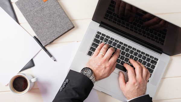 Mavi ışık gözlükleri gerçekten işe yarıyor mu? Araştırmalar şaşırtıcı: Göz yorgunluğunun asıl suçlusu başka...